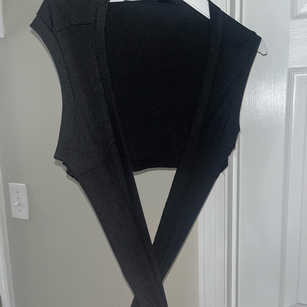 SHEIN Black Ribbed Crop Top